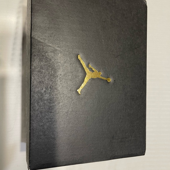 Shoes - Picture 8 of 9